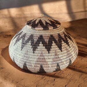 Handmade Zulu Ukhamba Basket w/ Lid – KwaZulu-Natal South Africa – Signed 15"